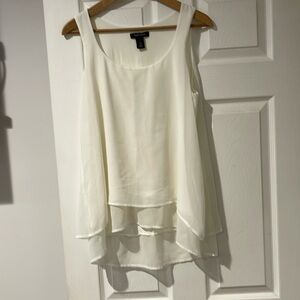 White House black market T-shirt    size small white